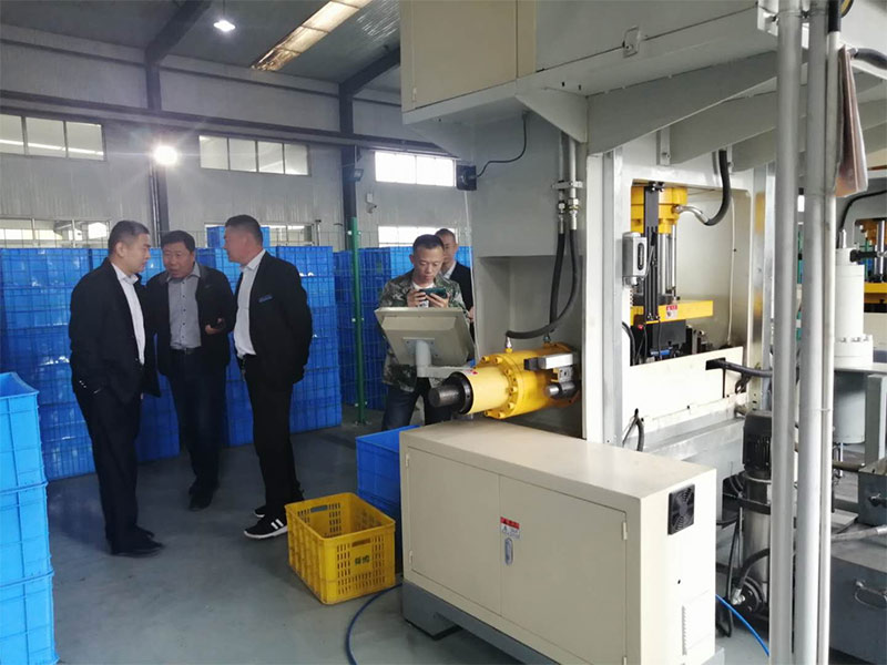 5月11日，山東金潤(rùn)德不銹鋼有限公司技術(shù)部人員到廠參觀